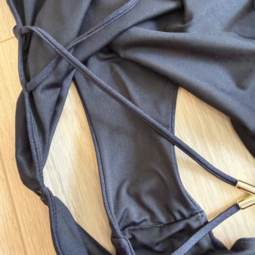 H9 Victorias Secret Black Strappy Back One Piece Swimsuit Gold Hardware Medium - Picture 13 of 13